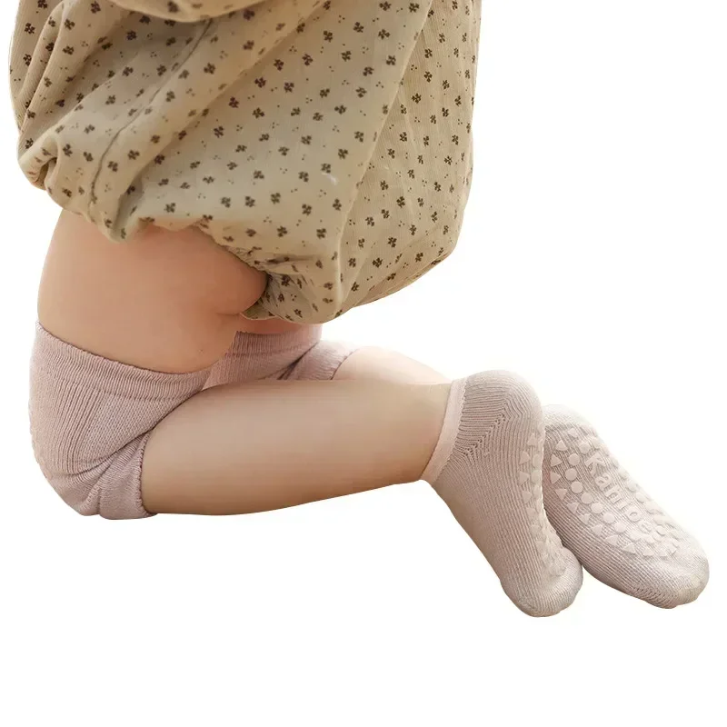 Baby kniebeschermers en sokken - Baby Knee Pad Crawling recensie en prijs